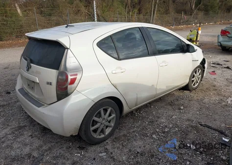 2012 Toyota Prius C Three из США, поврежденный, VIN JTDKDTB33C1015404